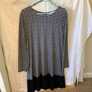 Michael KORS black houndstooth dress with ruffle